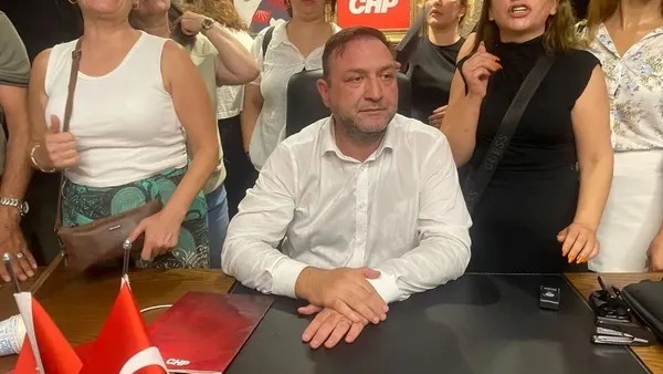Mutlak Butlan Sonrası CHP'de Sular Durulmuyor! İzmir'de İl Başkanlığı Binasında Arbede